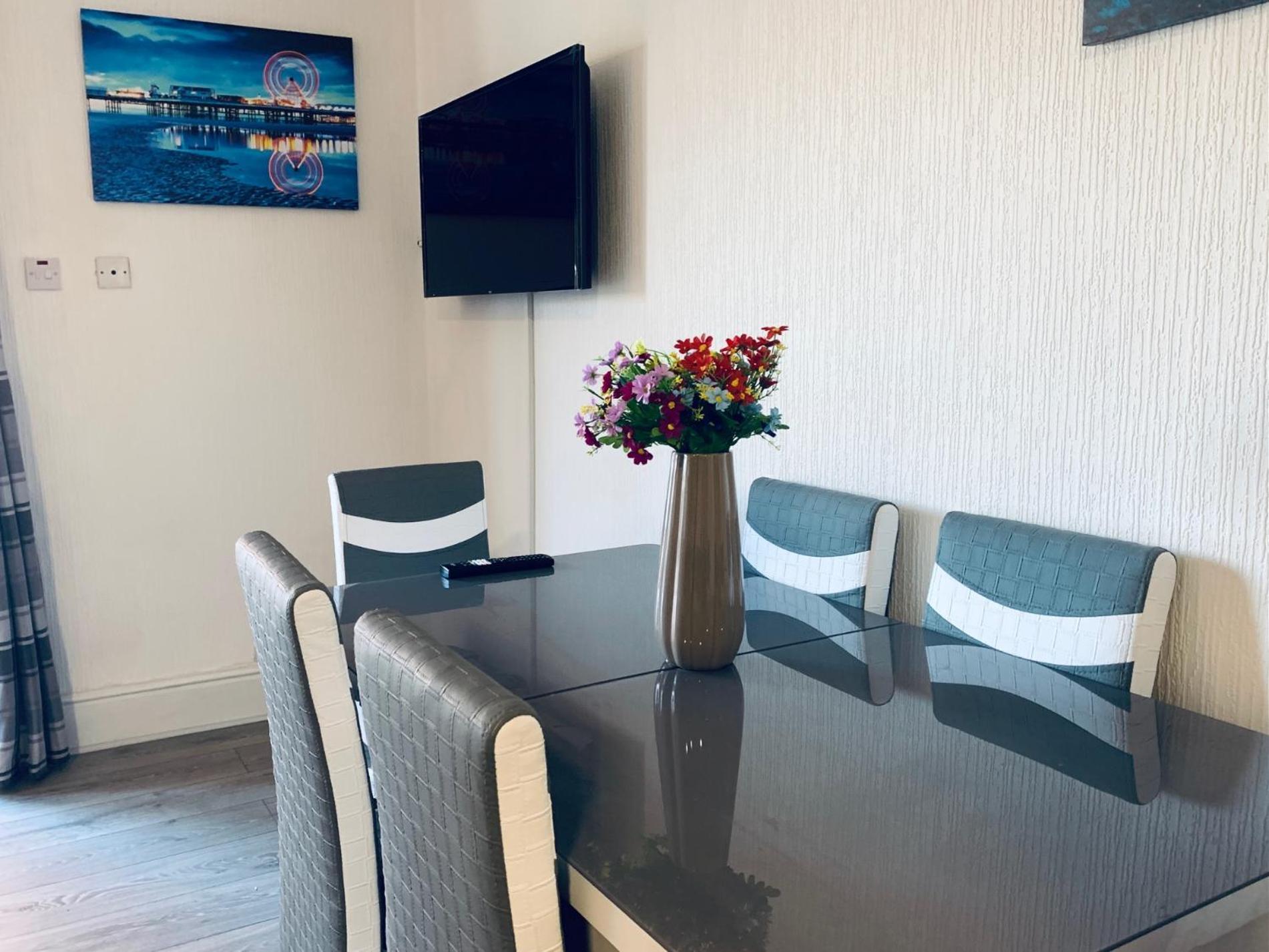 The Whitehouse Holiday Apartments Blackpool Eksteriør billede