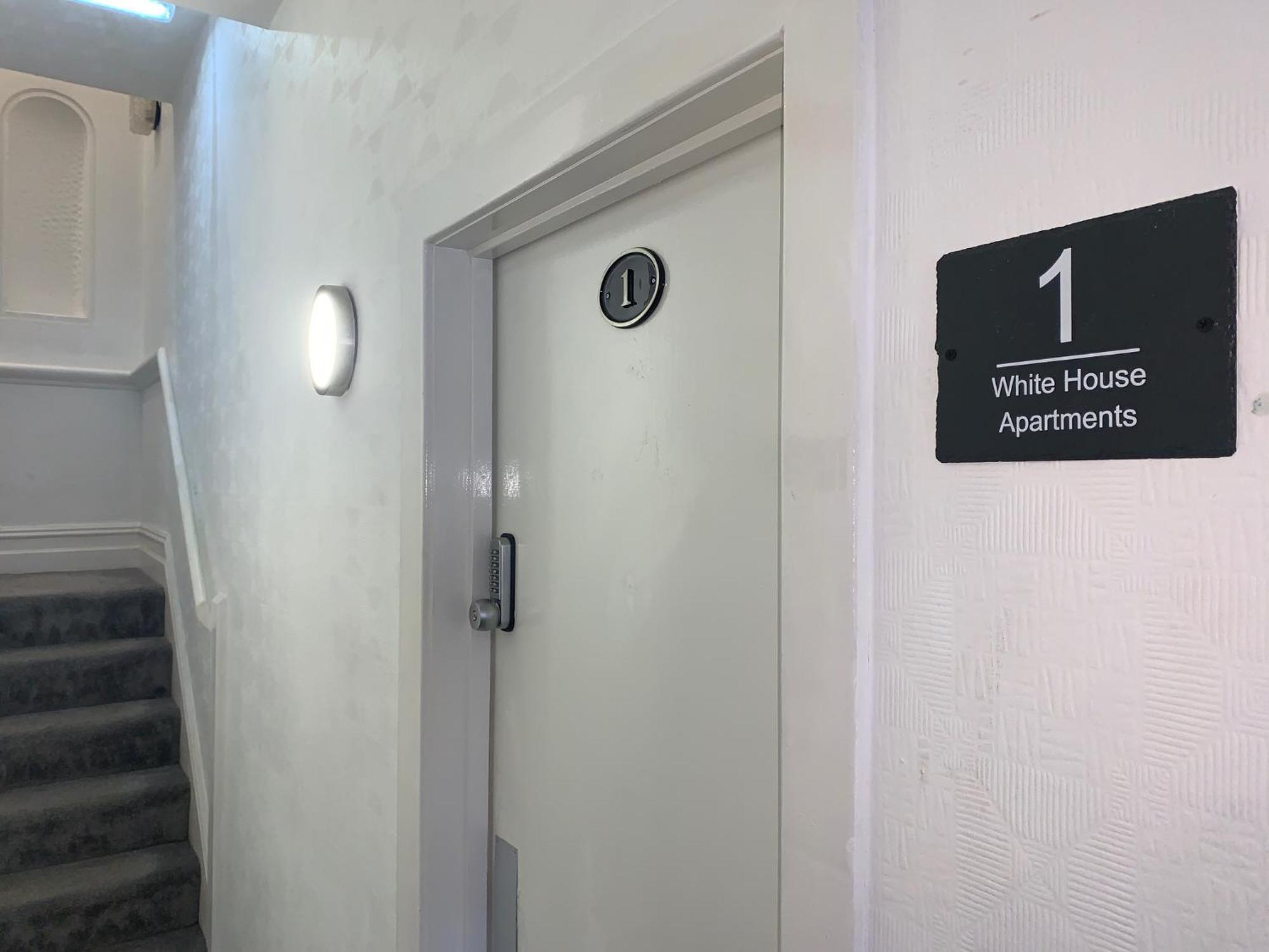 The Whitehouse Holiday Apartments Blackpool Eksteriør billede